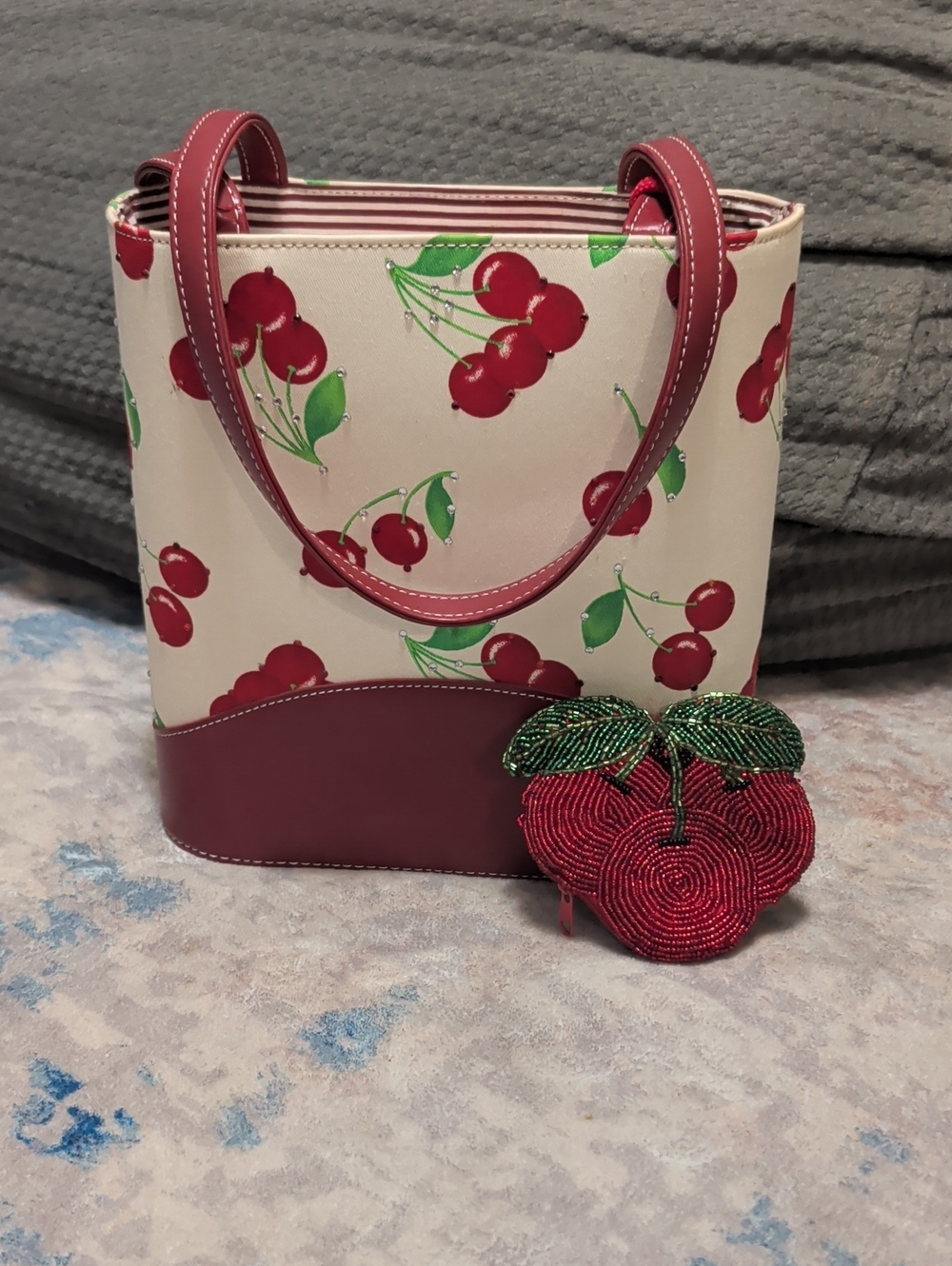 Vintage Cherry-Print Tote Bag with Red Trim Retro Mid-Century NWT and Coin Purse